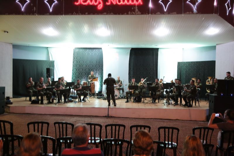 Banda Musical do 34º BI MEC de Foz do Iguaçu encerra as apresentações no Natal Iluminado de Itaipulândia