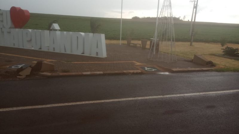 Vandalismo: Estruturas do Portal de Acesso à Itaipulândia são danificadas por vândalos