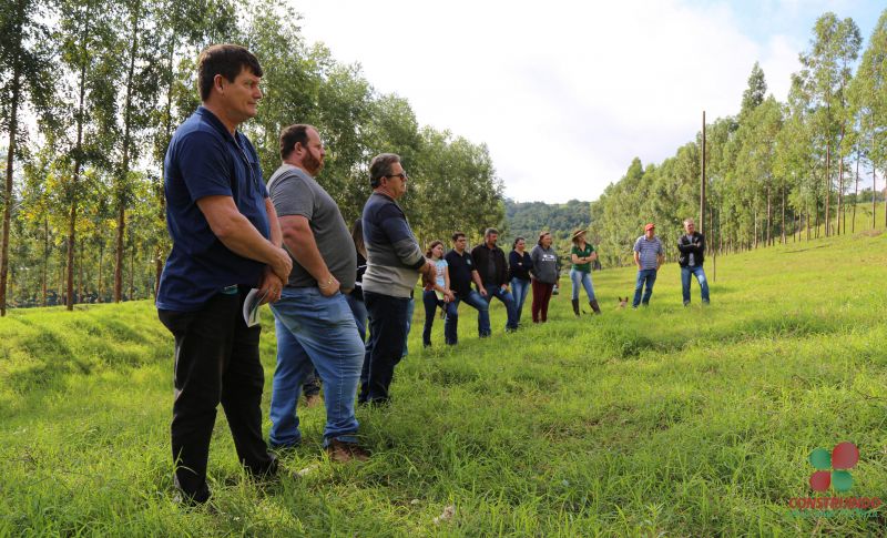 Secretário e Diretor de Agricultura de Itaipulândia participam de Tarde de Campo que reuniu produtores de leite em Missal 