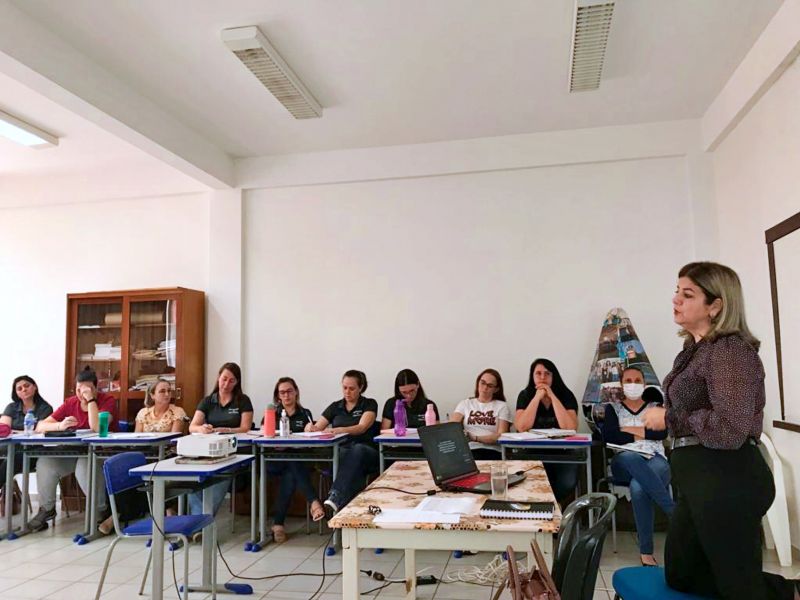 Formação com professores sobre gestão escolar eleva a qualidade do ensino público de Itaipulândia 