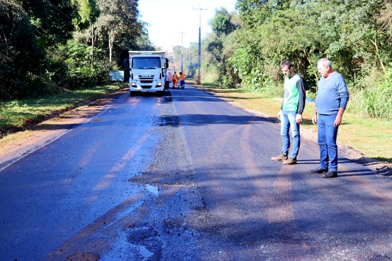 Secretarias de Obras efetua recuperação na estrada Itaipulândia-Missal