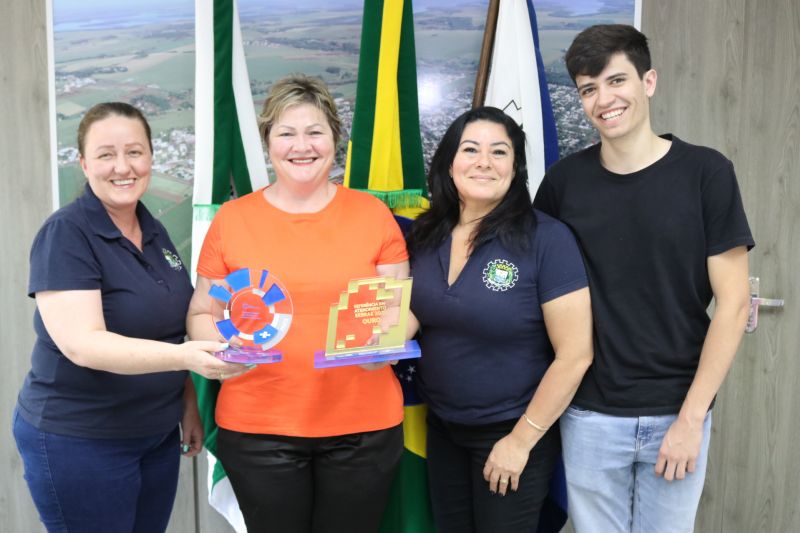 Encontro Estadual dos Comitês dos Pequenos Negócios e Salas do Empreendedor é realizado em Foz do Iguaçu; Itaipulândia recebe Selo Ouro na qualidade em atendimento da Sala do MEI