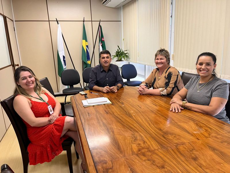 Prefeita Cleide Prates cumpre agenda em Curitiba visando a segurança pública de Itaipulândia