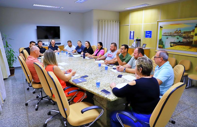 Reunião sobre LDO reúne Secretários, Prefeita e Vice-Prefeito em Itaipulândia
