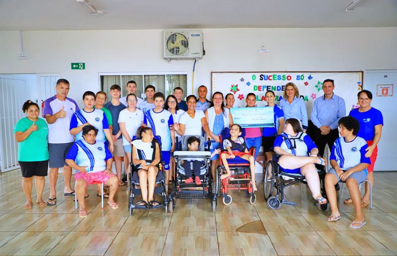 Escola Multi-Educar recebe R$5.080,00 do Sicoob por participações na Pré-Assembleia da instituição